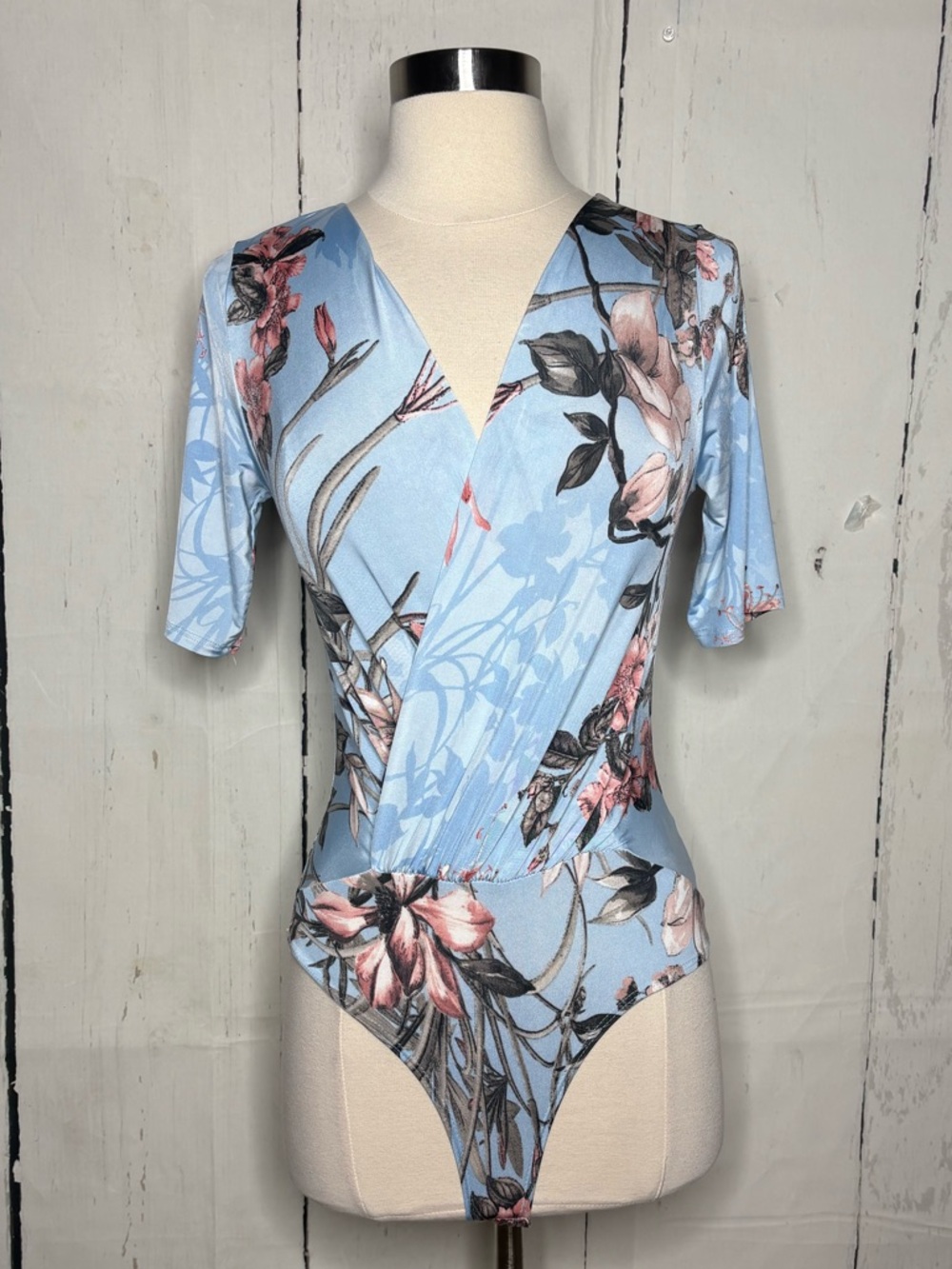 A GACI floral tops M